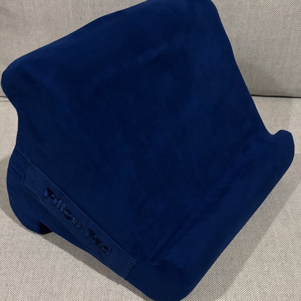 Navy Pillow Pad Stand
